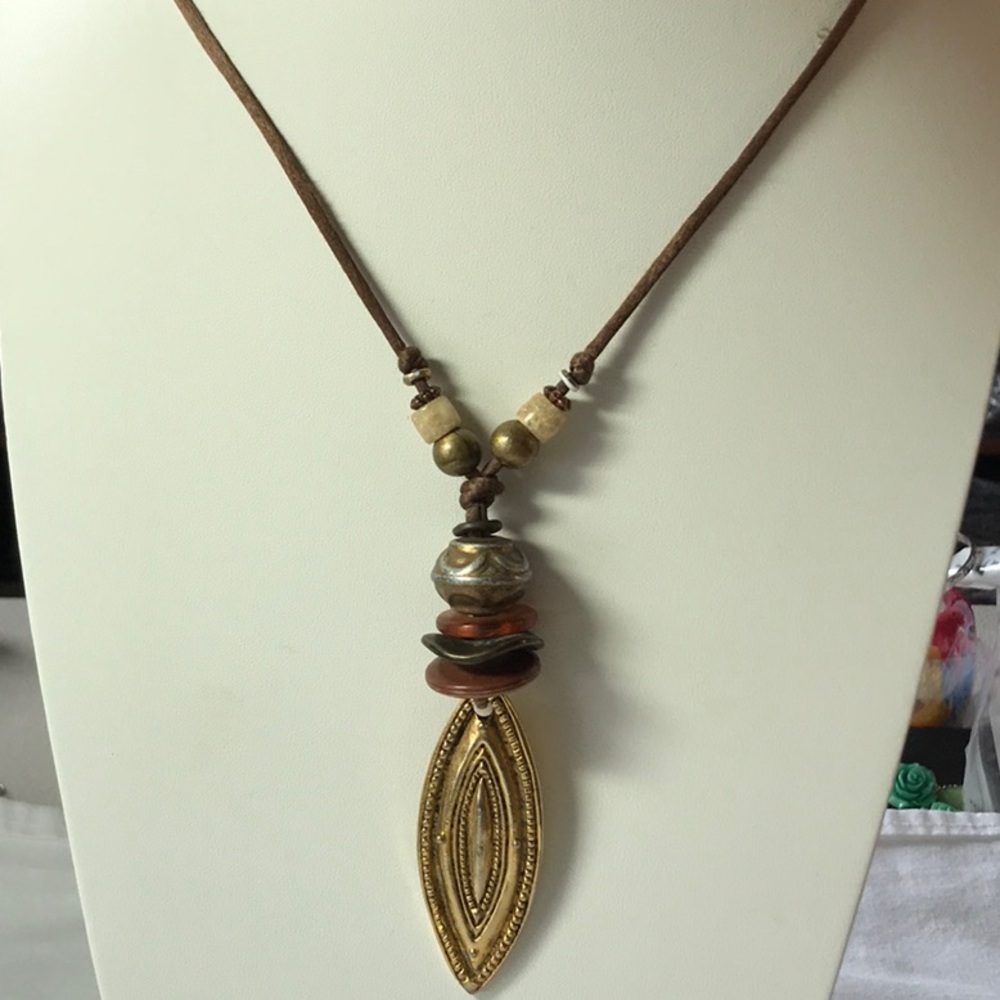 Casual Corners pendant necklace